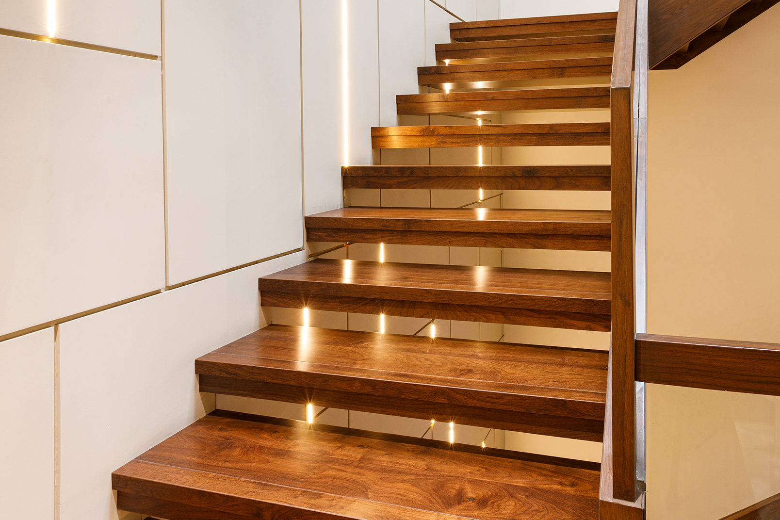 L-Shaped and U-Shaped Wooden Staircase Designs for Modern Homes